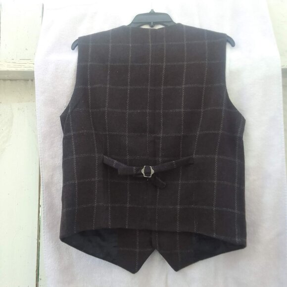 Your best offer? Well-design-cut-tailor thick-wool vest for him, brand new